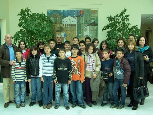 Επίσκεψη μαθητών του δημοτικού σχολείου Παραλίμνης στο δημαρχείο